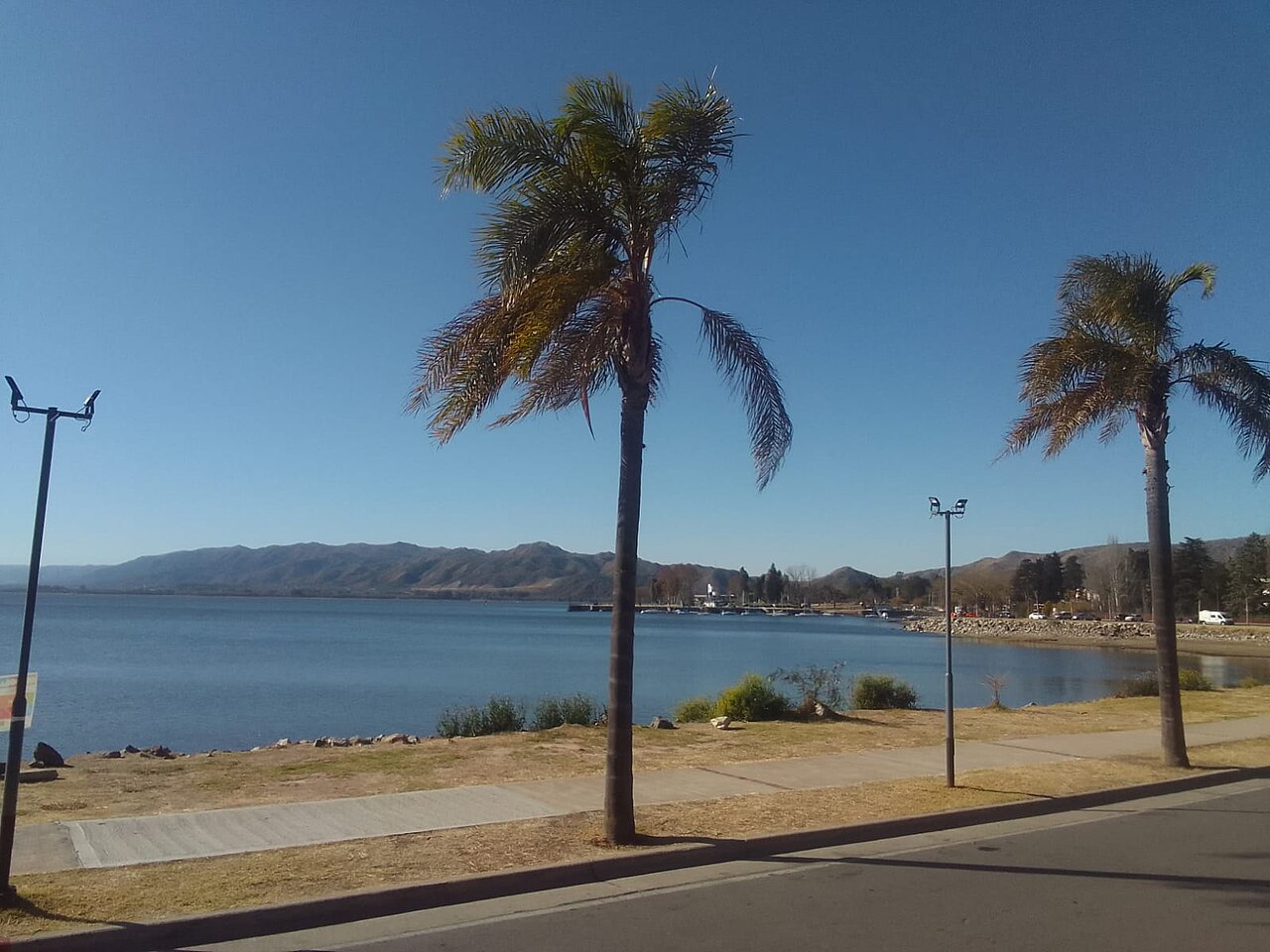 Costanera de Villa Carlos Paz junto al lago